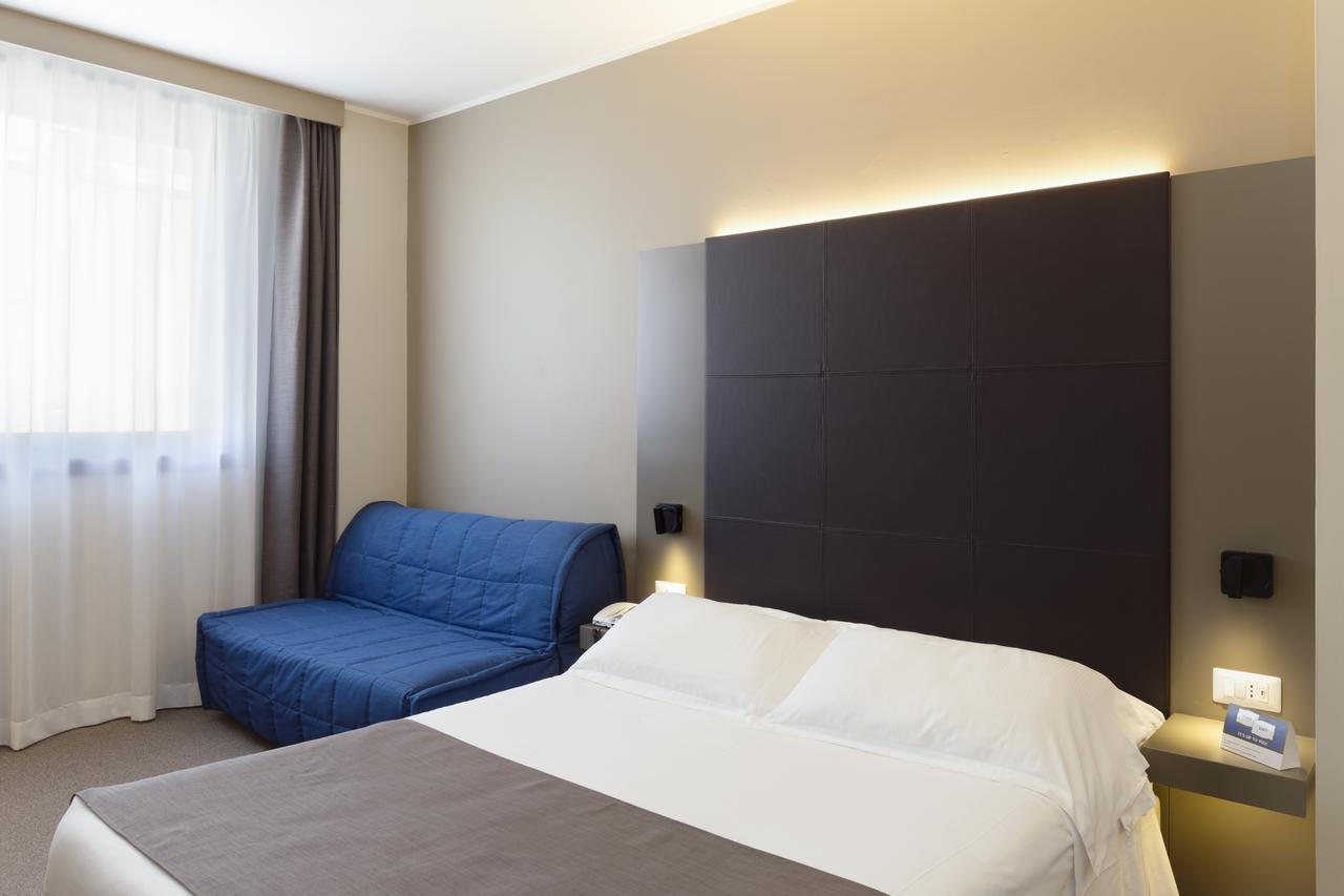 City Hotel & Suites โฟลีโญ ภายนอก รูปภาพ